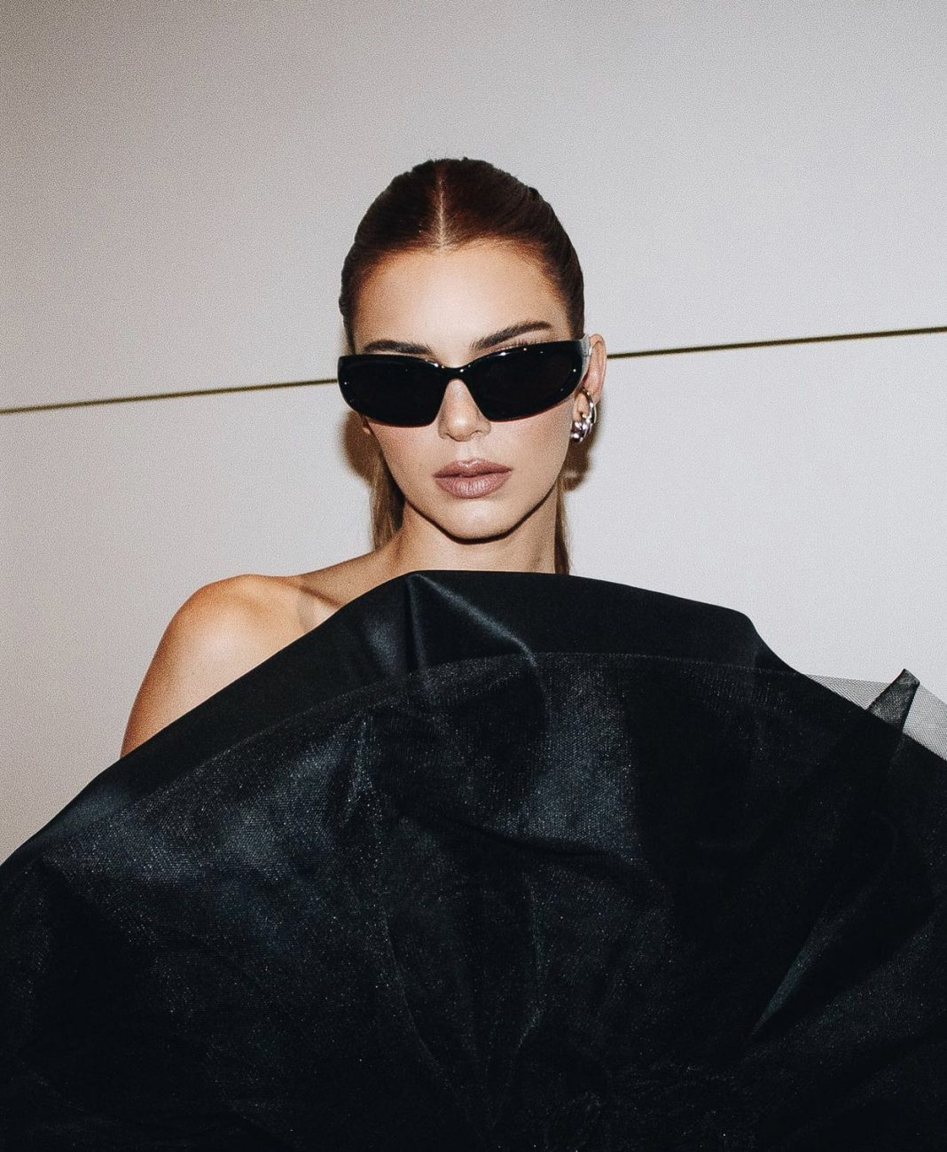 Shkëlqeu në Oscar 2022, Kendall Jenner zbulon prapaskenat e look-ut si u bë gati