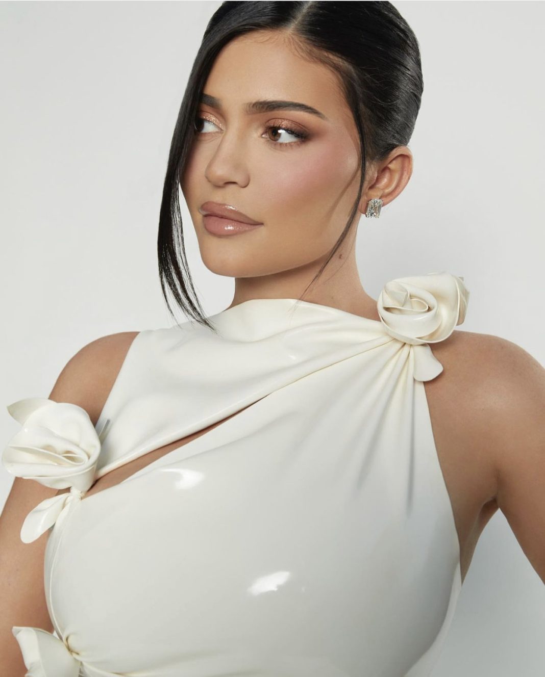 Kylie Jenner e çoi trendin e pantallonave transparente në një tjetër nivel