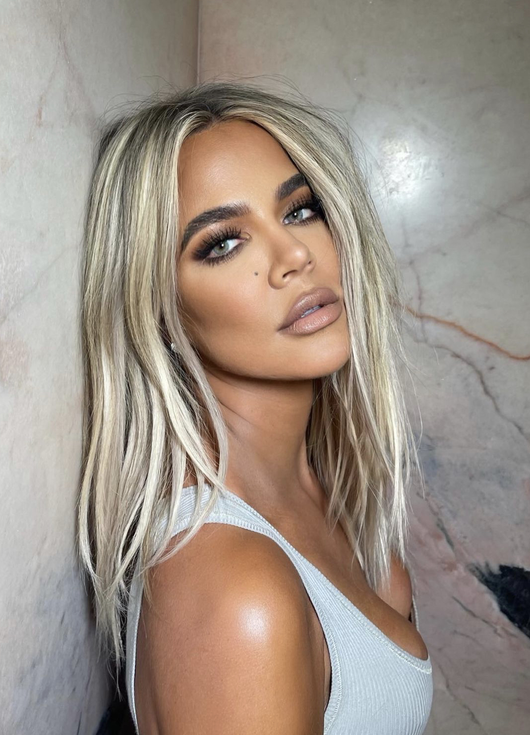 Khloe Kardashian zgjodhi fustanin e Valdrin Sahitit për premierën e “The Kardashians”