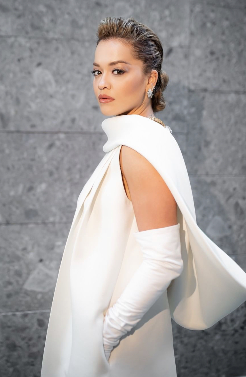 Rita Ora imazhi i Pradës! Arsyet pse e do kaq shumë shtëpia e famshme e modës