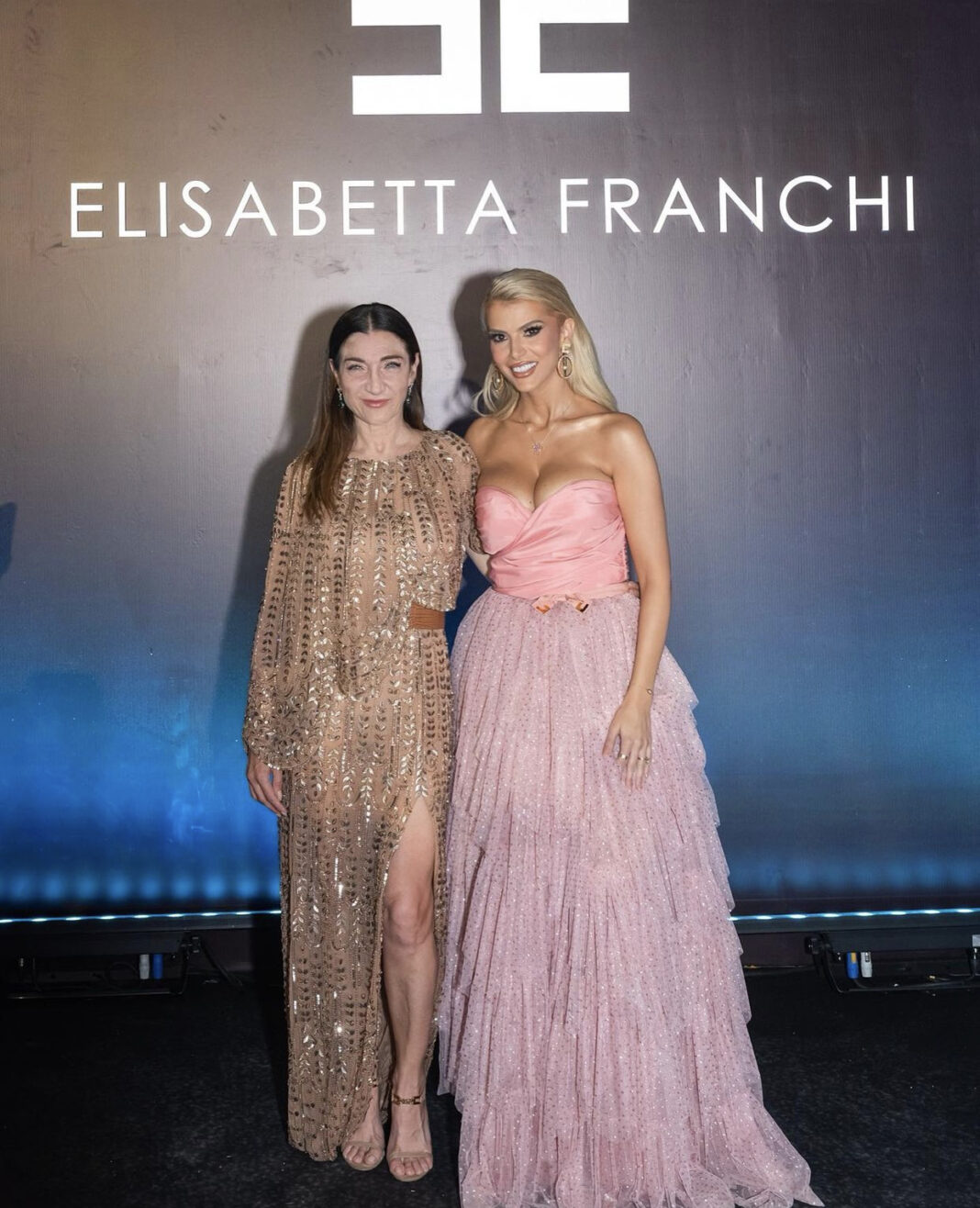 Gjithçka nën kujdesin e Marina Vjollcës, sfilata e Elisabetta Franchi meriton një duartrokitje!
