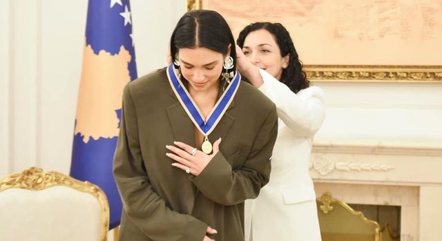 Dua Lipa merr titullin e rëndësishëm në Kosovë!