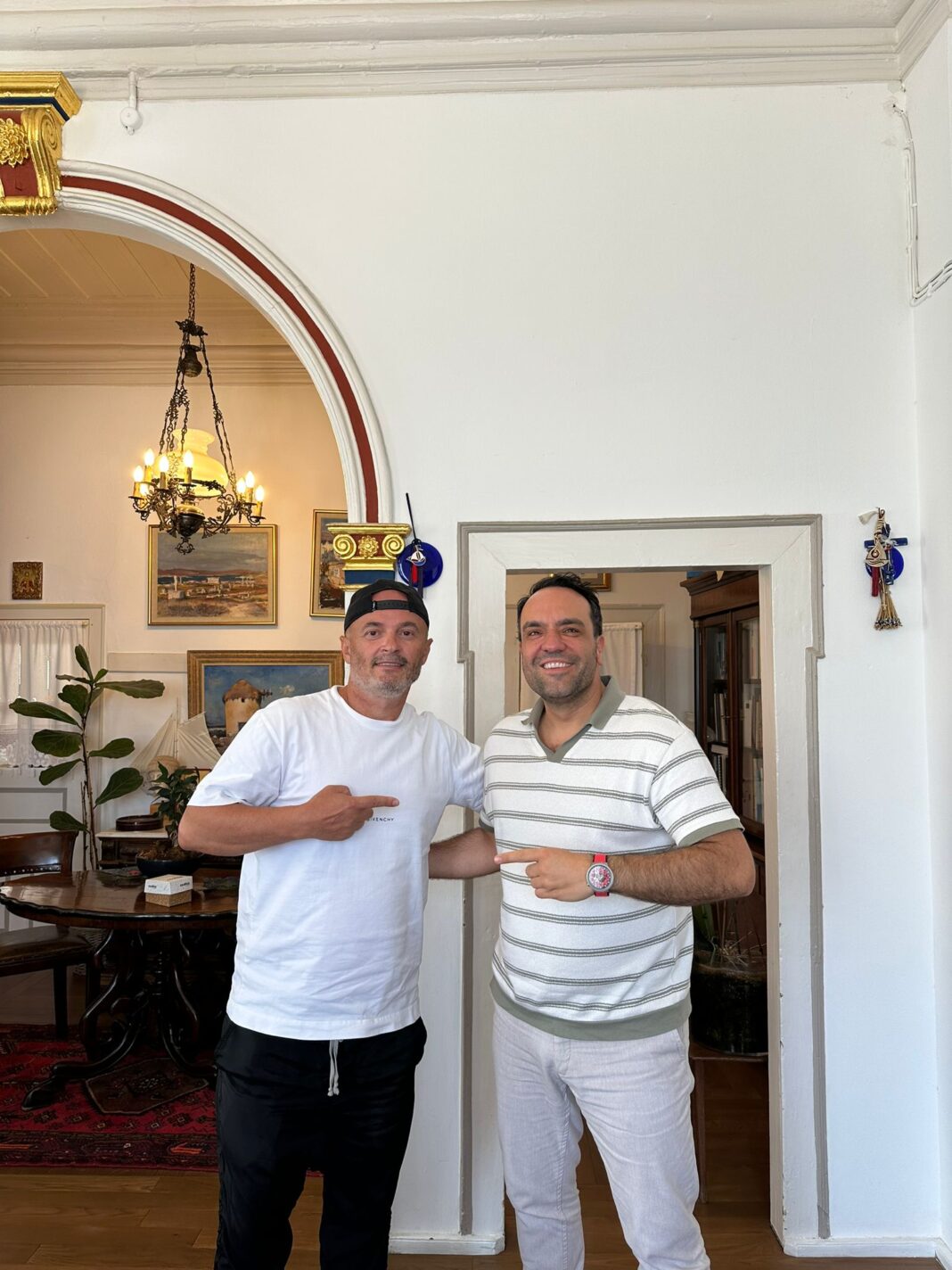 Ish- banori i “Big Brother” në takim me kryetarin e bashkisë së Mykonos: Shqiptarët janë intreguar në mënyrë mbreslënëse!