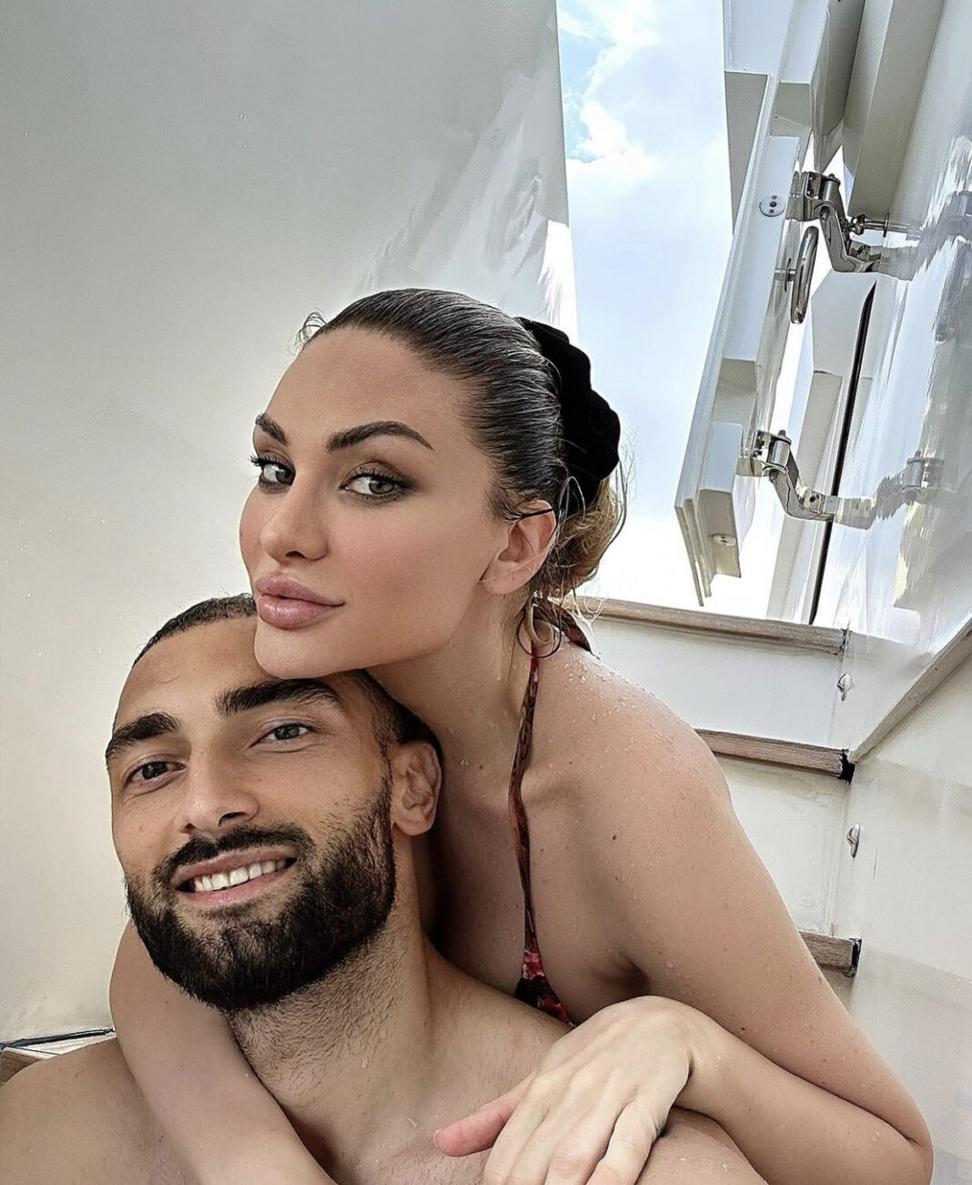 Ajsel Grezda shfaqet më në formë se kurrë në pushimet pranë partnerit…