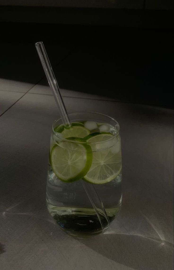 Uji detox: Një zgjidhje e shëndetshme për barkun e fryrë!