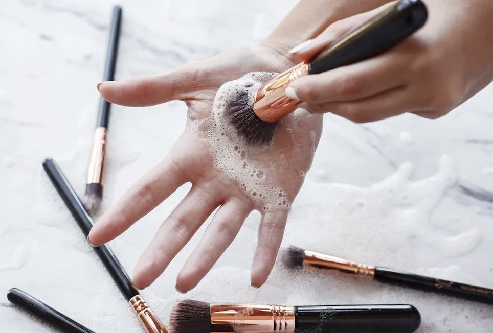 Si dhe sa herë duhet t’i pastroni furçat e “makeup-it”?!