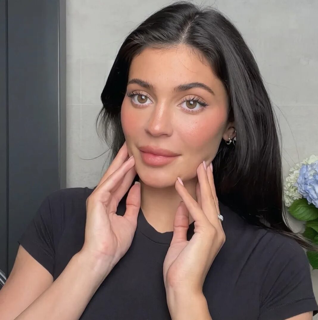 Disa forma se si ta bëni “makeup-in” t’ju qëndrojë më gjatë në fytyrë!