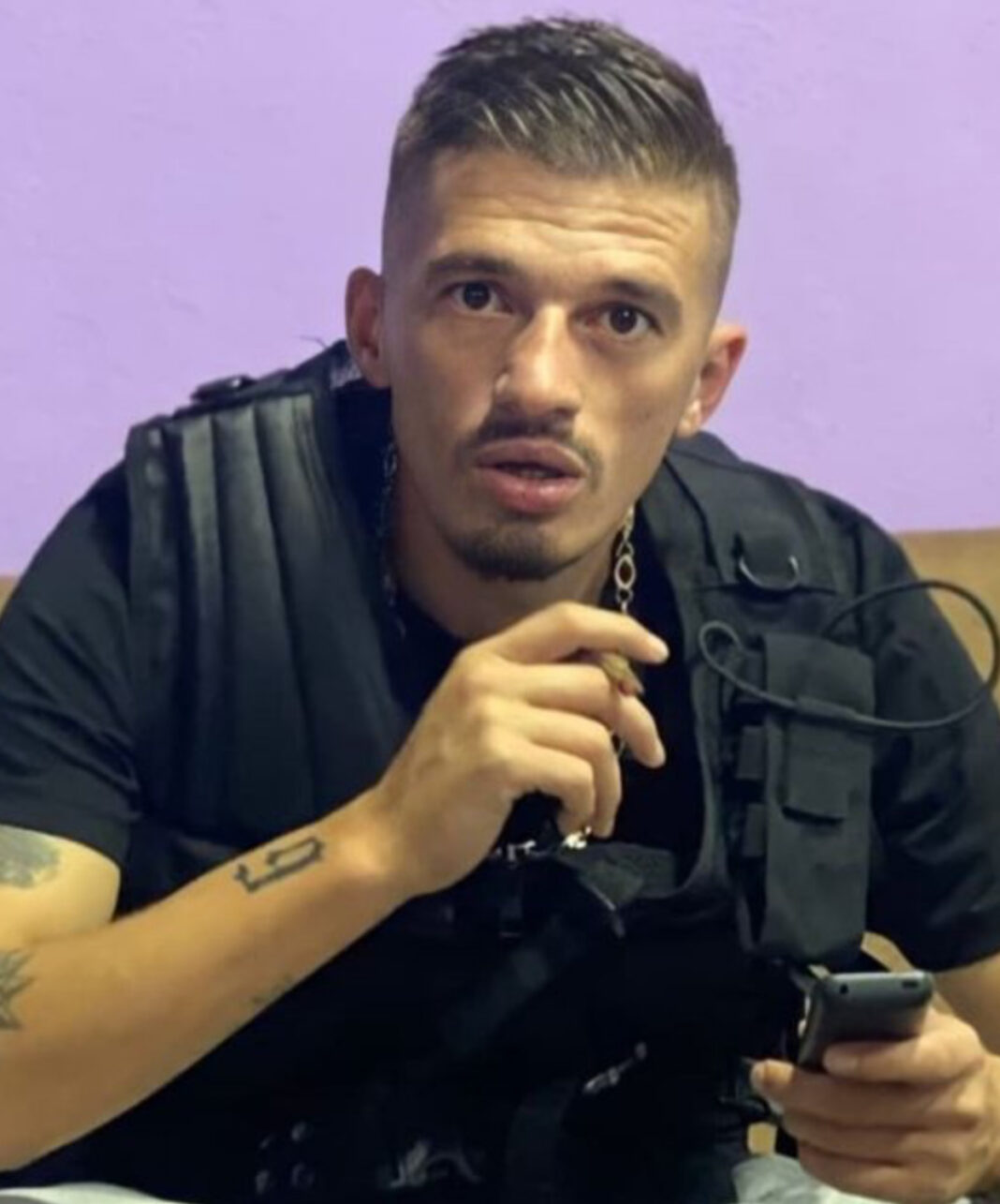 Kozaku reagon pasi i vunë tritol në garazh