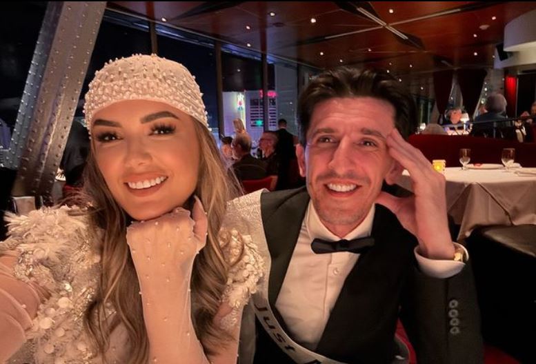 Shoqëruesit të veshur me të zeza, dasma moderne e aktorit dhe stilistes shqipare në Ls Vegas! Nusja bën “twerk” para të ftuarve