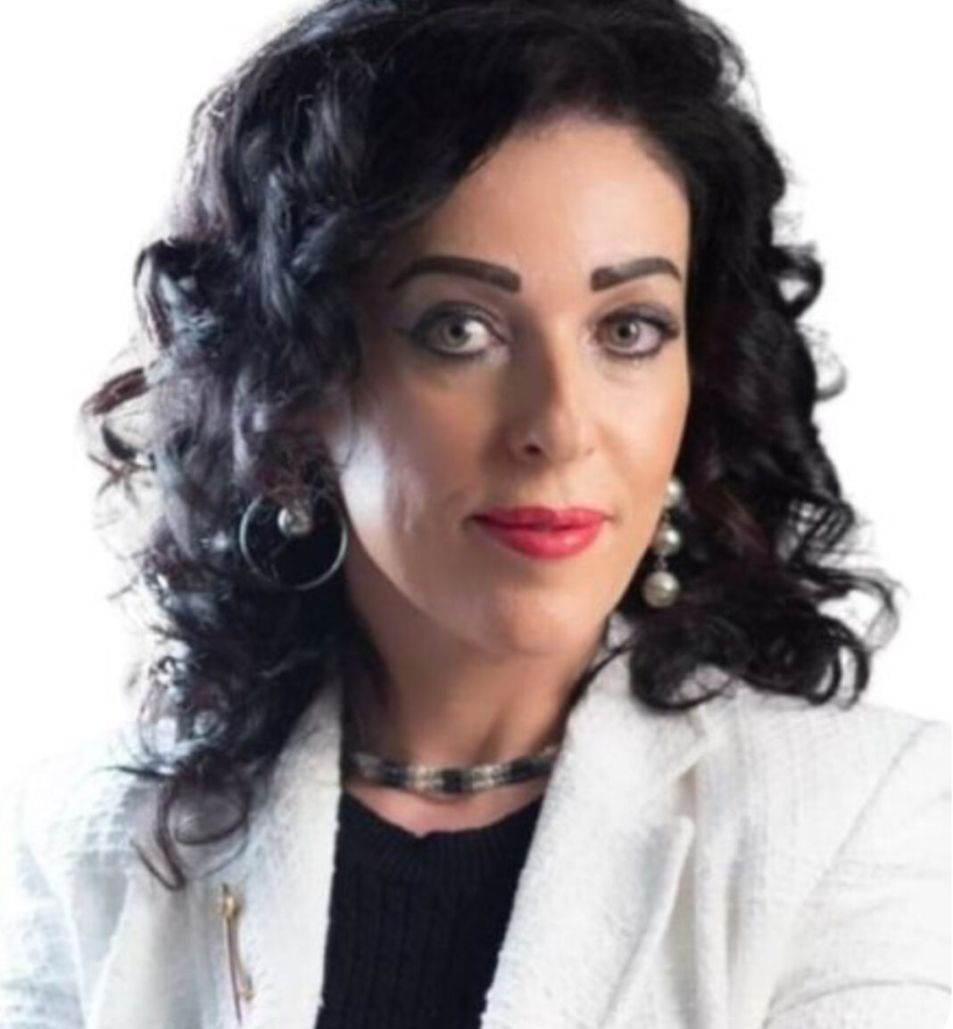 “Shqiptari të shtyp me këmbë”, artistja vlonjate nuk përmbahet: Parashqevi Simaku ka nevojë për psikolog, po përfitojnë ndaj saj