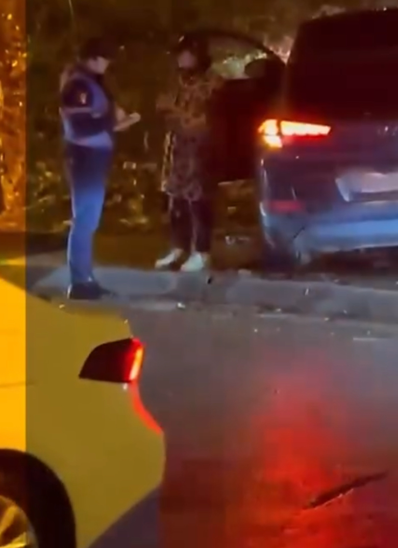 Një vajzë i tha “meriton një dru”, Egla Ceno bllokon trafikun tek Liqeni