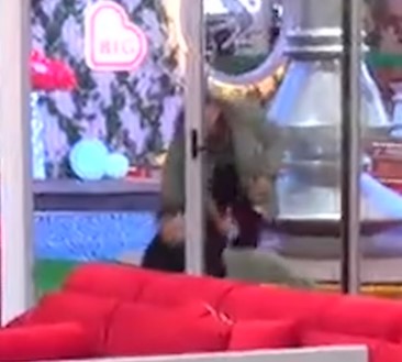 Xum Allushi përleshet fizikisht me Zebërvokin? Degradon debati në Big Brother Vip: Hajde futemi në tualet, më bën gangsterin ti…