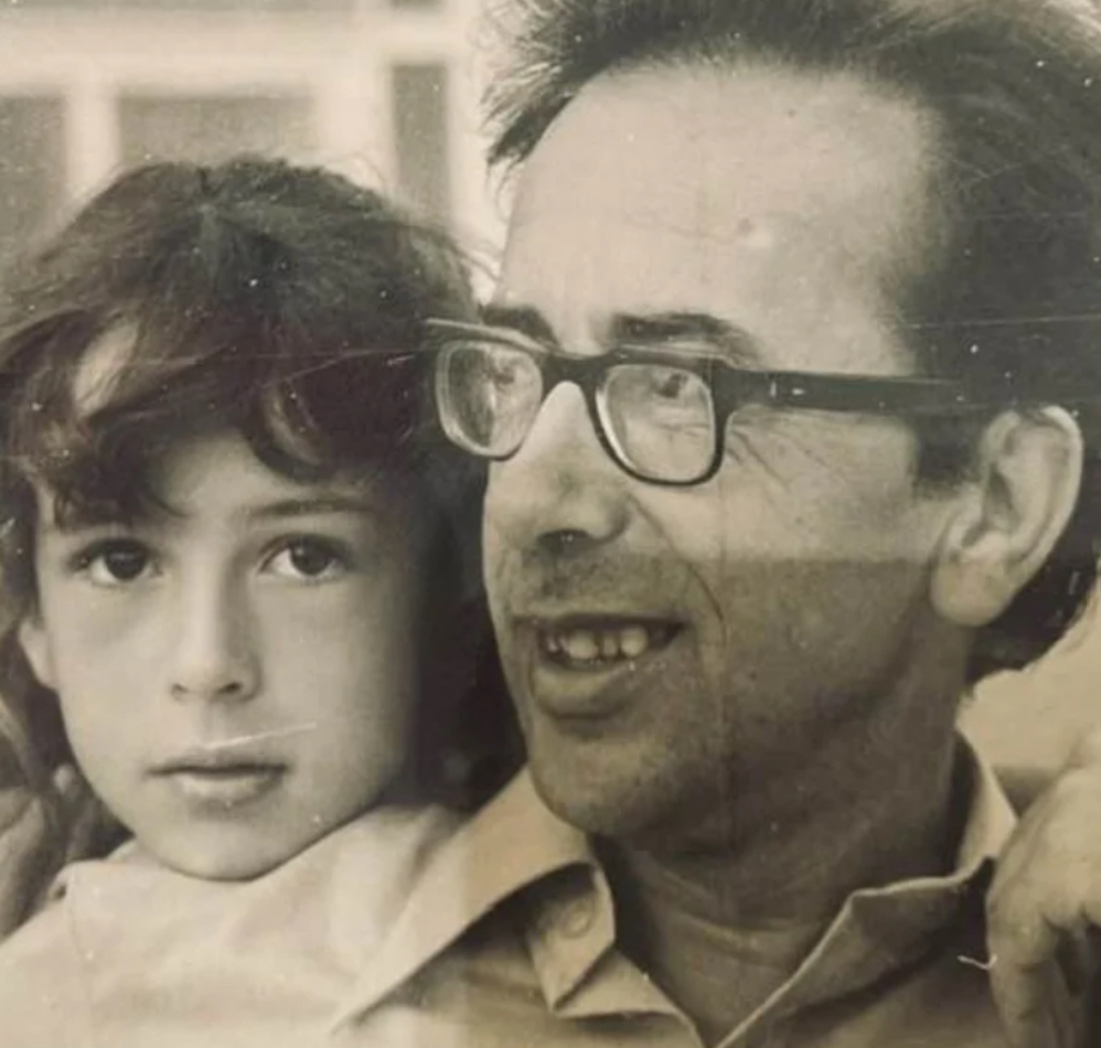 Vajza e Ismail Kadaresë publikon foton e rrallë me të atin, mesazhi prekës krah saj