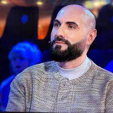 Bernardi bën rrëfimin që i ndryshoi jetën: Zbulova që isha i adoptuar nëpërmjet një ëndrre