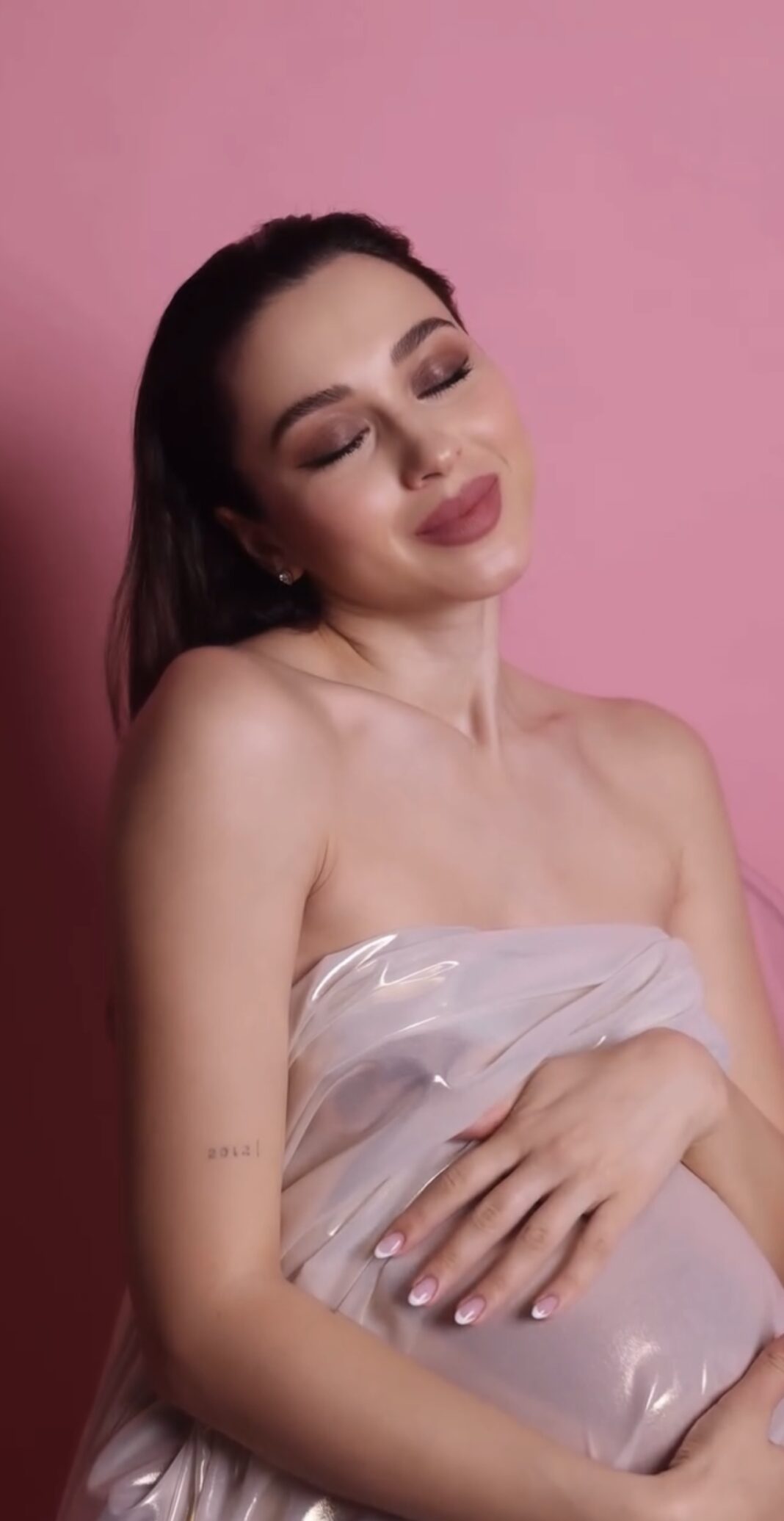 “Mezi po të pres”, Kristina Baki zbulon gjininë e bebit