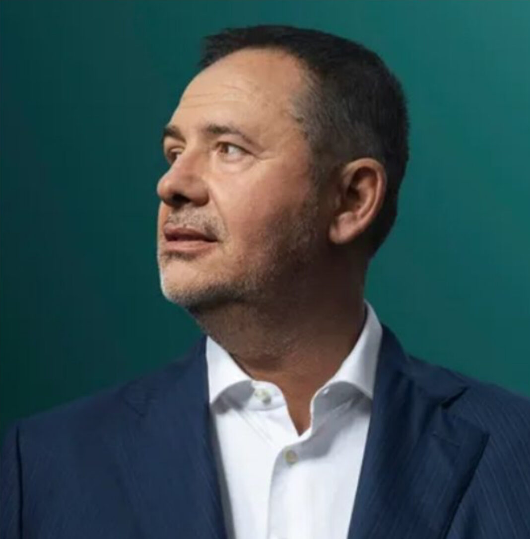 Mes Elon Musk, Jeff Bezos dhe Mark Zuckerberg, Samir Mane futet në listën e njerëzve më të pasur në botë