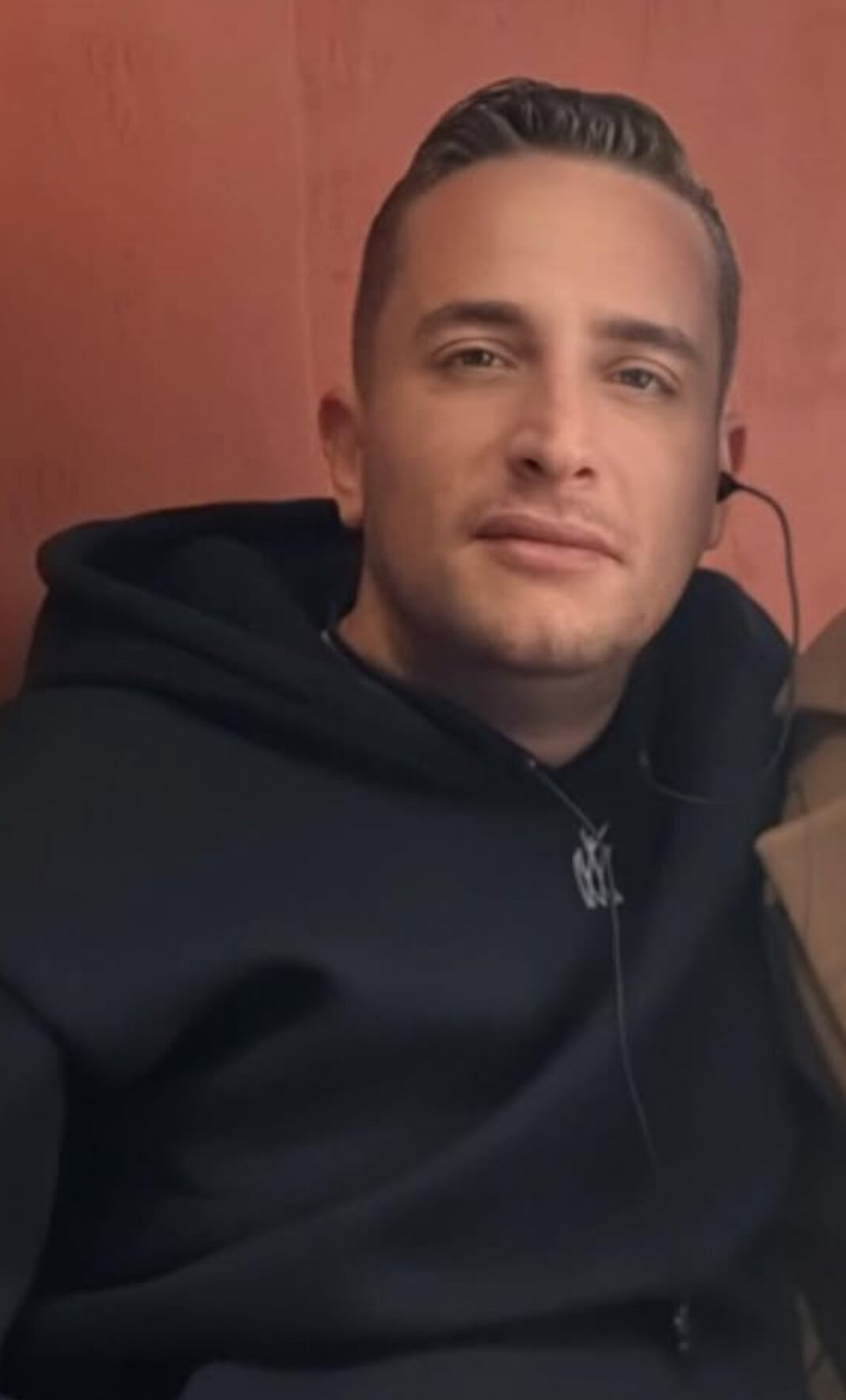 Tinka Kurti në azilin e të moshuarëve, “shpërthen” aktori: S’do t’ja dijë njeri për artistë në vendin tonë të laraskave