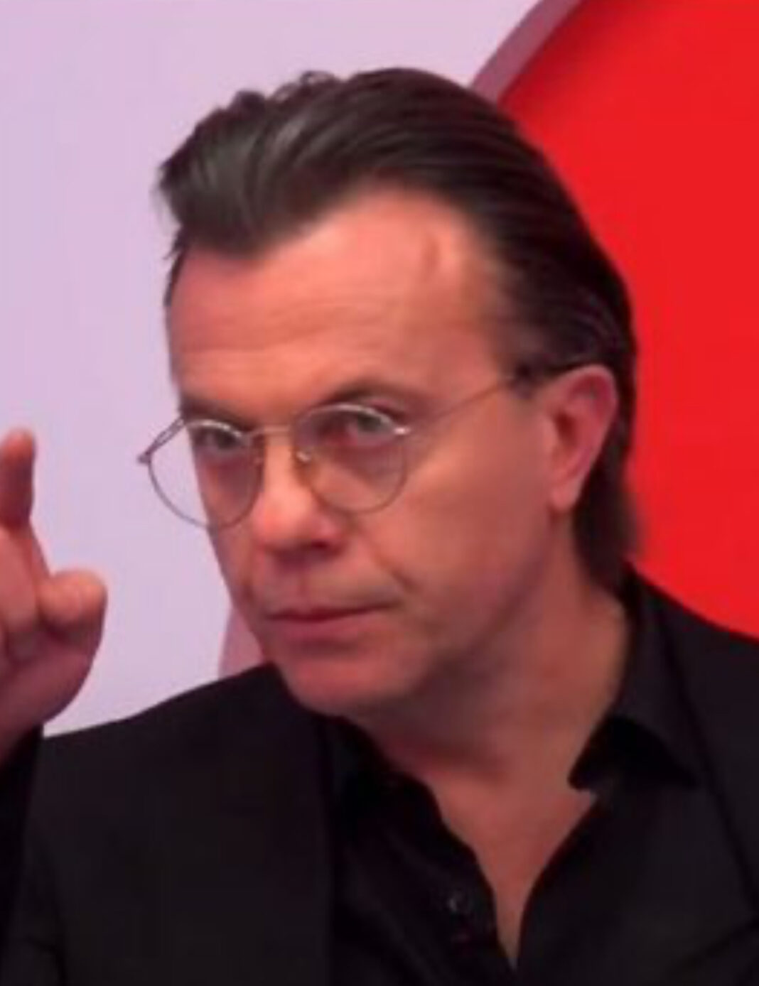 E merr personale, Laerti-Gjestit: Do të vij në Prishtinë dhe…