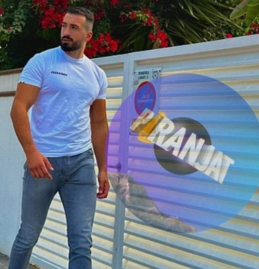 Çfarë ka në plan Joz Marku pas daljes nga BBVA? Këngëtari fotografohet në zyrat e “Piranjave”