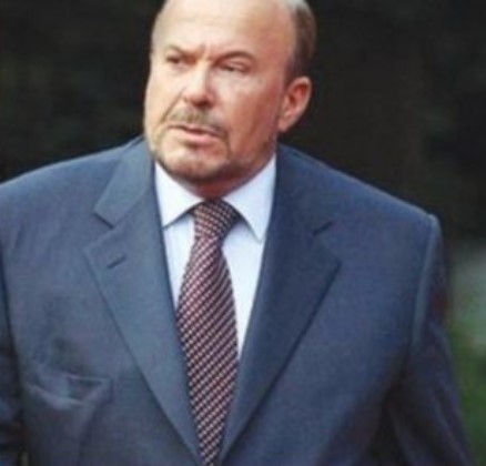 VIP-at e politikanët shqiptarë që kanë birësuar fëmijë dhe ata që kanë shprehur dëshirën