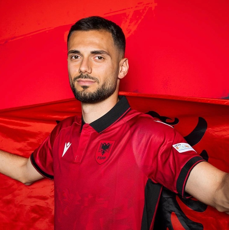 Futbollisti i Kombëtares nuk është më beqar, zbulohet MODERATORJA e NJOHUR sportive që ia ka rrëmbyer zemrën!