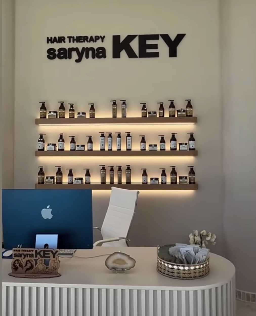 SarynaKEY, risia që lançohet në Beauty Fair Albania/ Kujdesi për flokët dhe lëkurën me fuqi nga natyra