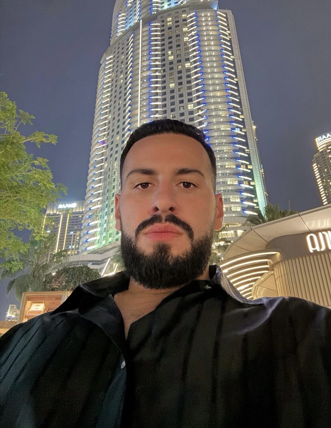 E trishtë, Capital T humb njeriun e zemrës