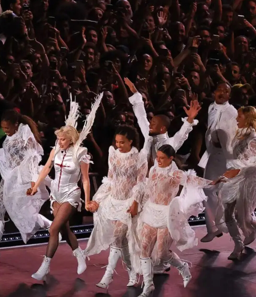 Lady Gaga mbledh mbi 2 milionë fansa në një koncert falas në këtë vend