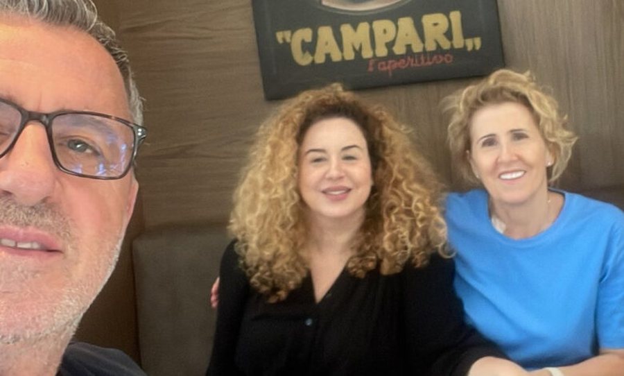 Vajza e Agron Llakajt rrëfen dhimbjen e humbjes së nënës: Babi i çon lule të varri çdo ditë…