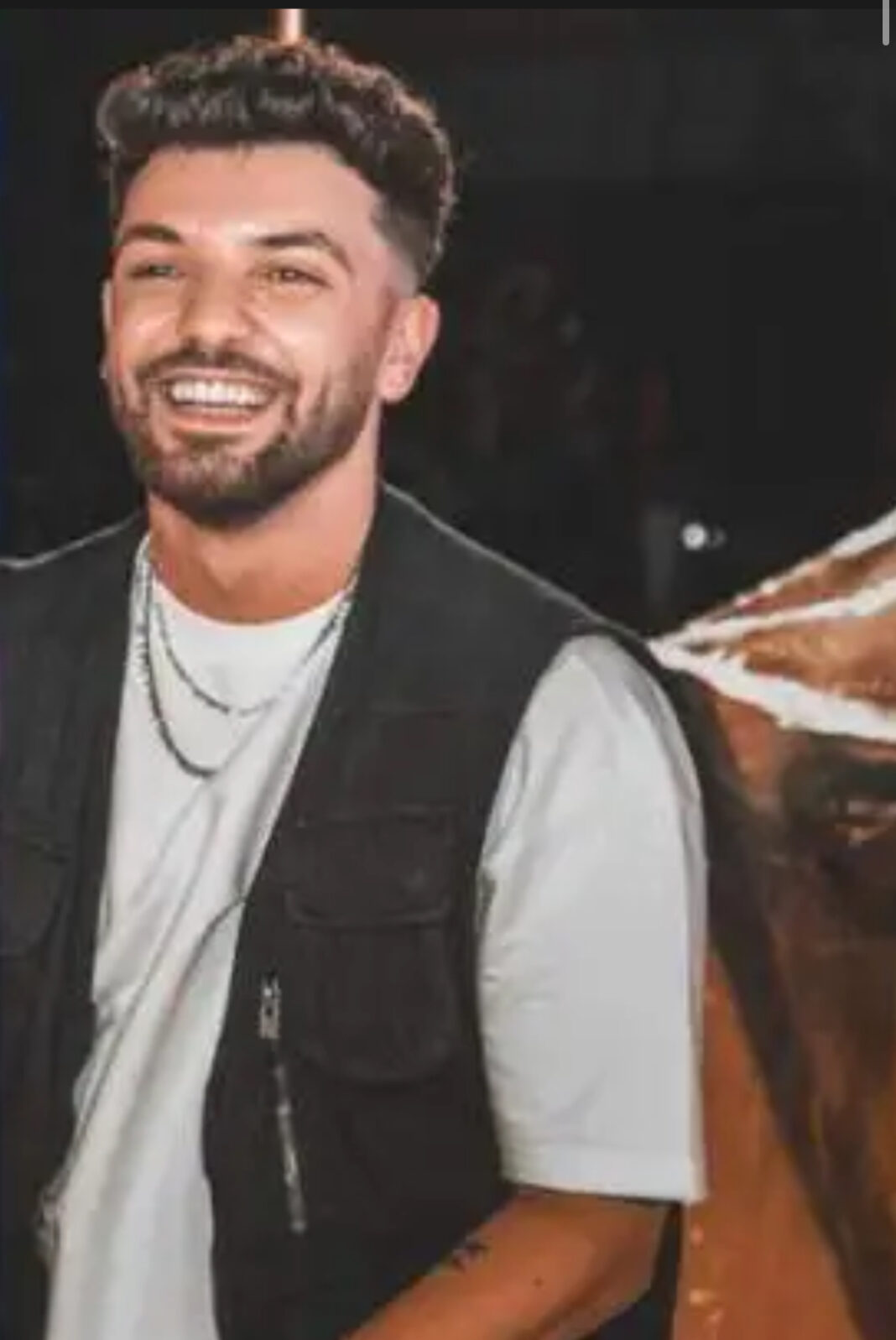 Olsi Bylyku mohon zërat për ndarje, publikon foto me partneren