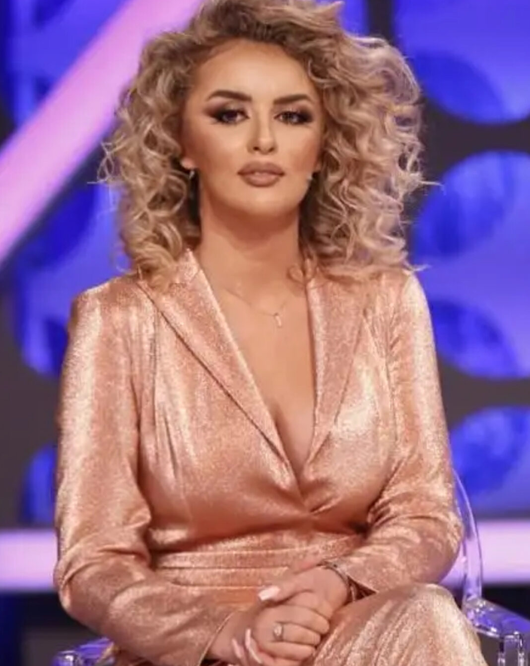 Antonela Berisha kërcënon ndjekësen: Jep adresën, do të fus në bagazh!