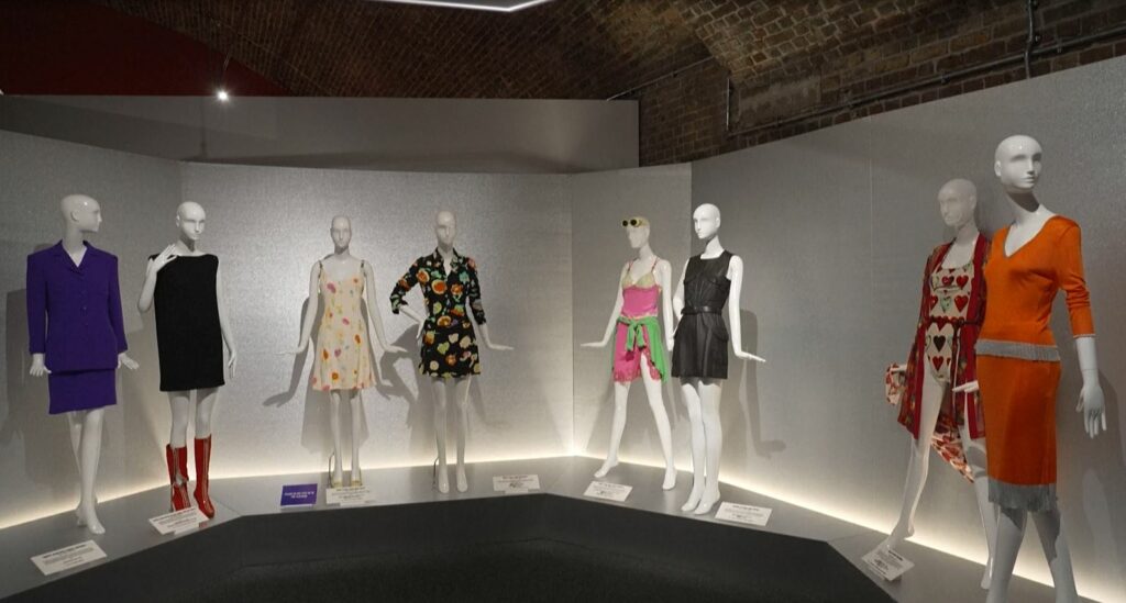 Gianni Versace “rikthehet” në Londër