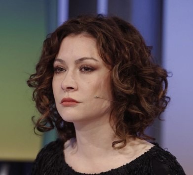 “Ka mbetur e paralizuar”, Egla Ceno ndan lajmin e trishtë për nënën e saj