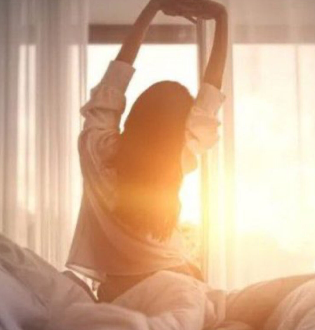 Si të nisni ditën me energji? Pesë këshilla të thjeshta që bëjnë diferencën