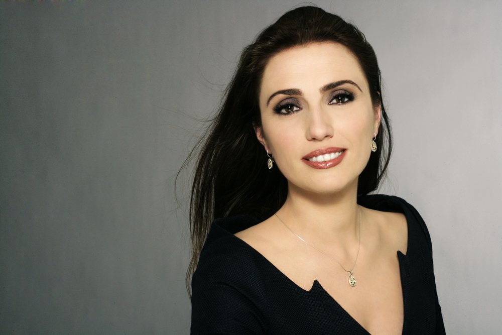 “Më kishte dhënë fjalën…”, rrëfehet e përlotur Ermonela Jaho: Pengu i jetës sime, mamaja s’më pa kurrë në skenë