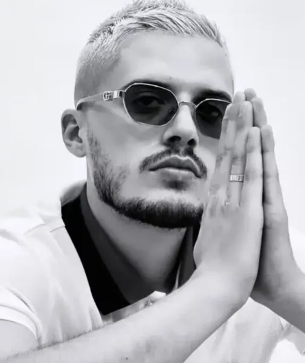 Familja Idrizi në zi, humbin një nga anëtarët! Këngëtari Bardhi ndan foton e trishtë!