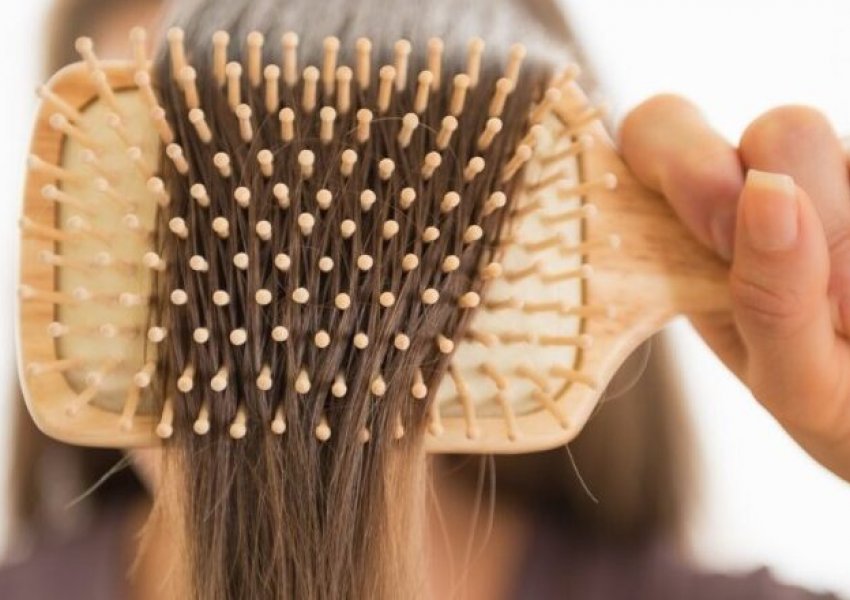 7 mënyra për të kuptuar nëse po humbisni shumë flokë brenda një periudhe të shkurtër