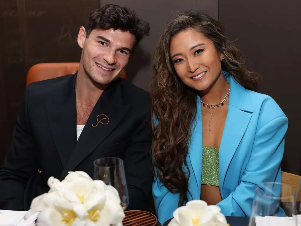 Yjet e ‘Emily in Paris’ i japin fund lidhjes pas 2 vitesh së bashku!