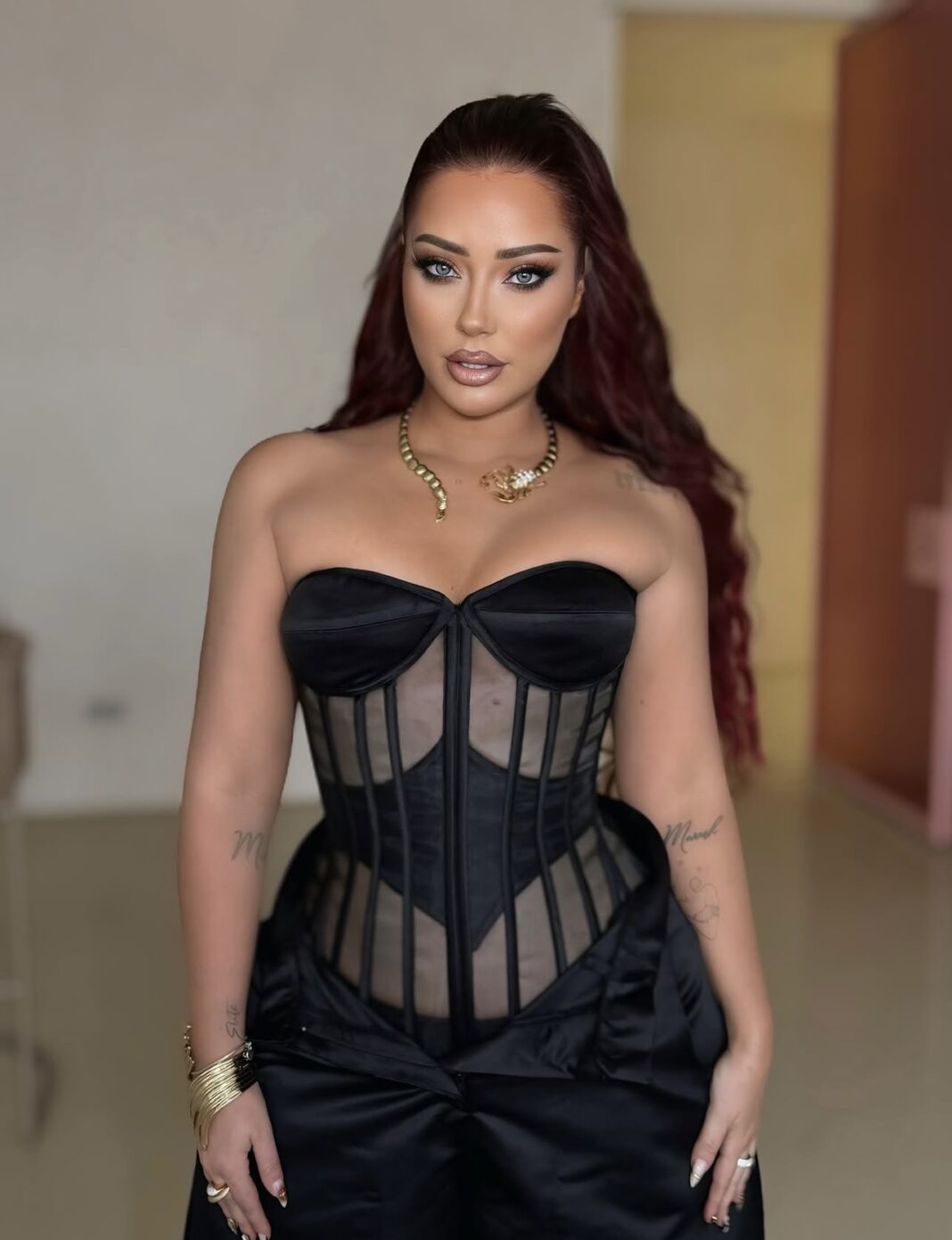 “Ke fatura mbi shpinë e prindër të sëmurë”, Ronela Hajati shpërthen ndaj komenteve negative: Pse jemi kaq të ligj?