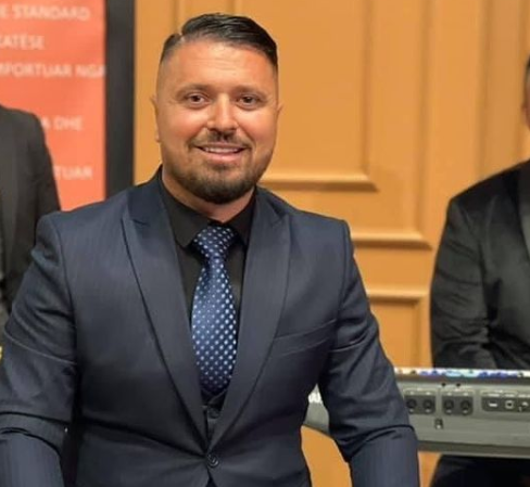 “Është e dashuruar me një afrikan me ngjyrë”, Labi qan me dënesë teksa rrëfen historinë e motrës