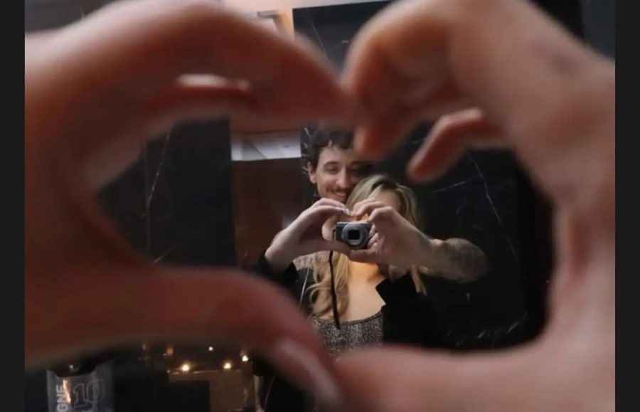 Getinjo në një lidhje të re, kush është bukuroshja bjonde në krahët e këngëtarit?