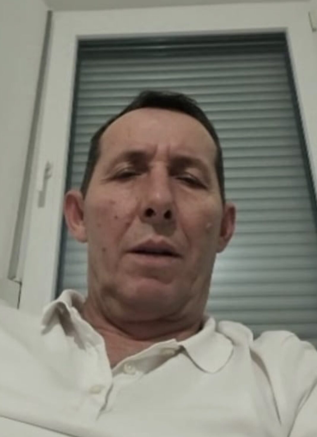 ‘Nuk e di qysh do me jetu ai njeri jashtë’, babai i Elijonës futet LIVE në TikTok për Labin