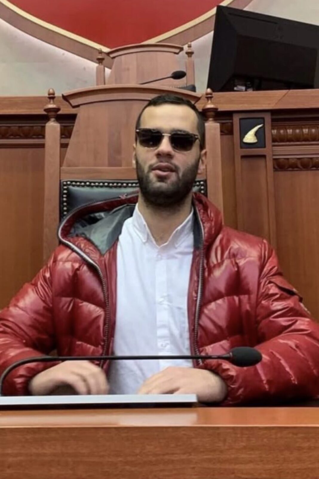 Stenaldo kërkon ndihmë për një shtëpi