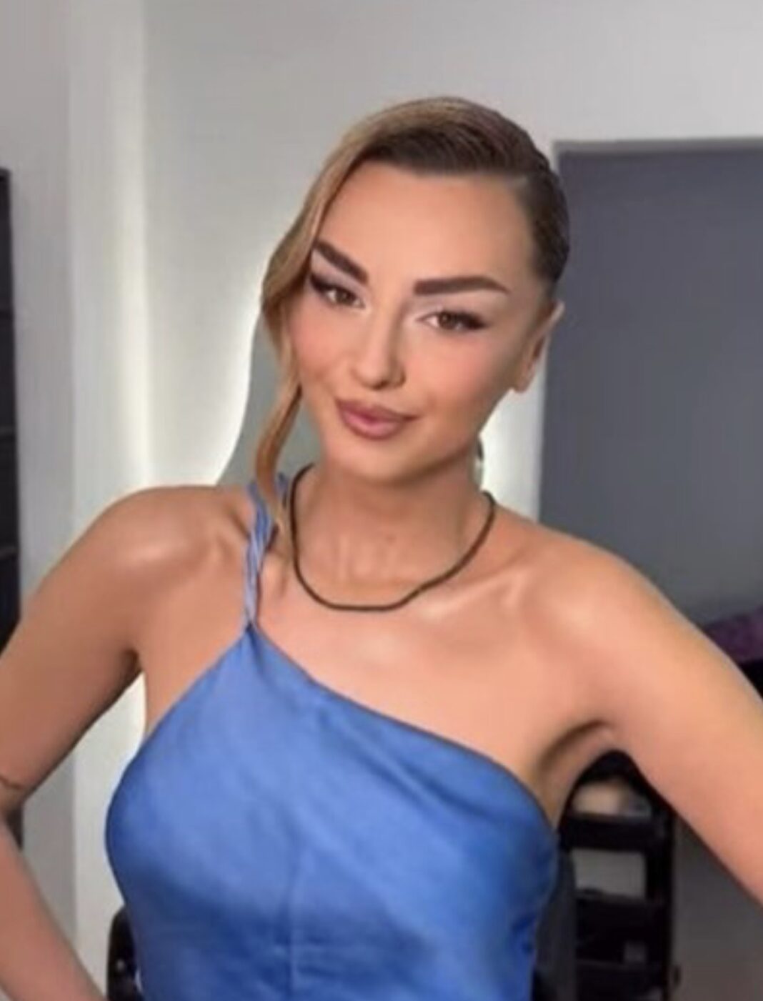 Gazetari ia thotë “në sy” Inës për marrëdhënien e saj me Keijsin: Ju të dy si partnerë jeni shumë fake