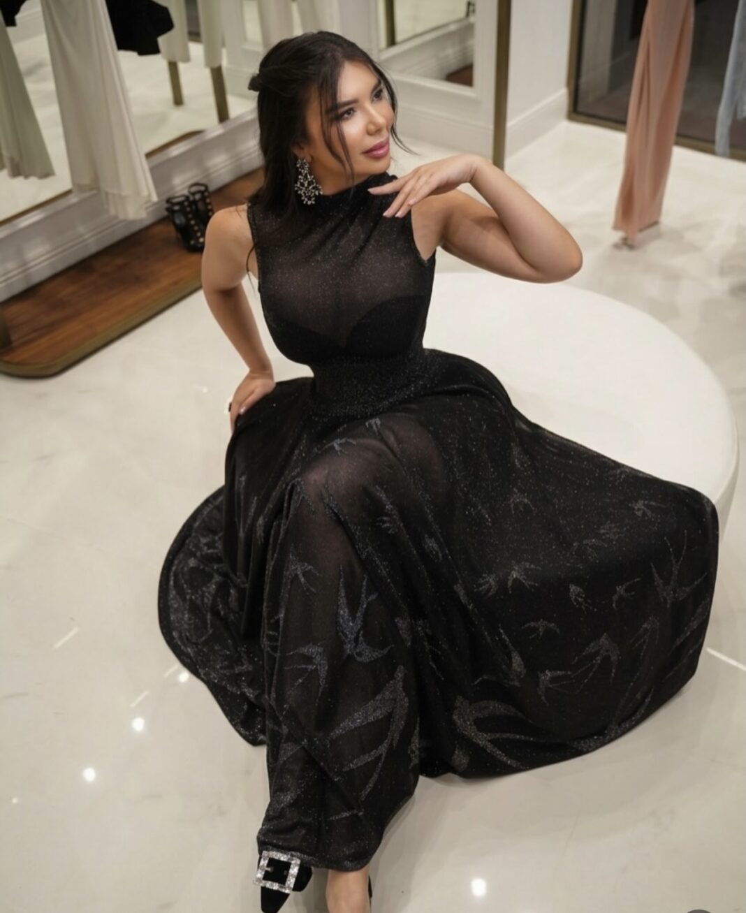 “Mbretëresha e mbrëmjes”, Alba Pollozhani shkëlqen me look-un 30 mijë euro