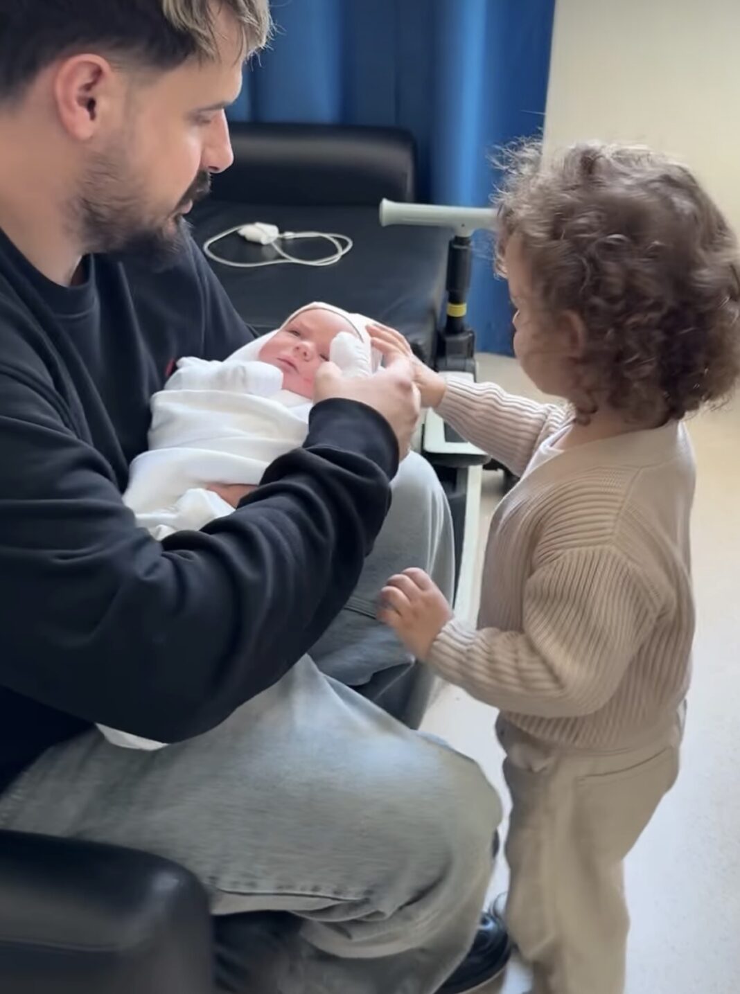 Ishim vetëm unë, ti dhe Zoti’, Einxhel Shkira emocionon për 1-vjetorin e djalit