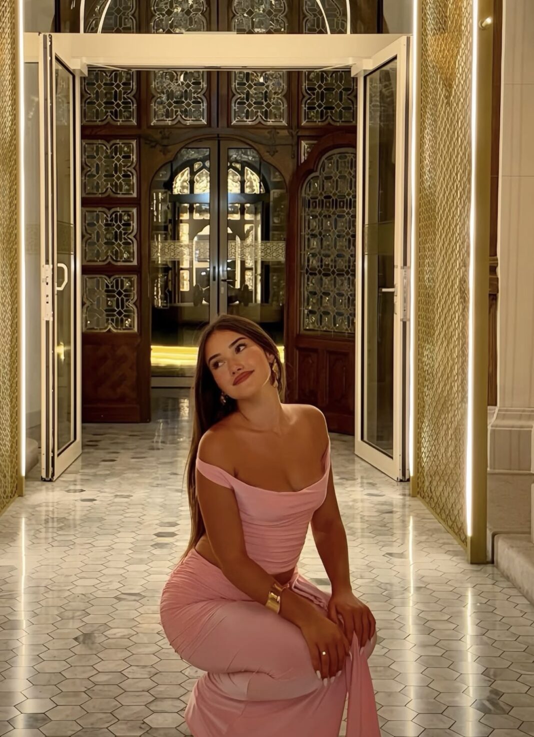 Mes dy zjarreve? Vanesa flet hapur për lidhjen jashtë dhe raportin me Indrin: I kërkoj falje parterit tim