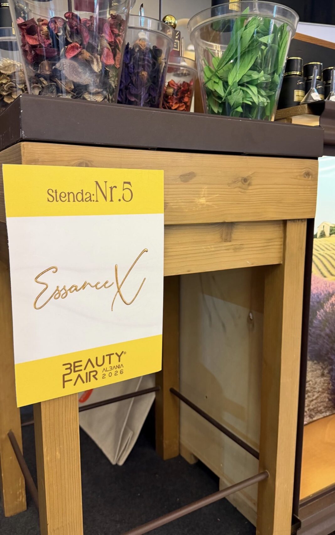 Essence X sjell aromat që lënë gjurmë në Beauty Fair Albania 2026