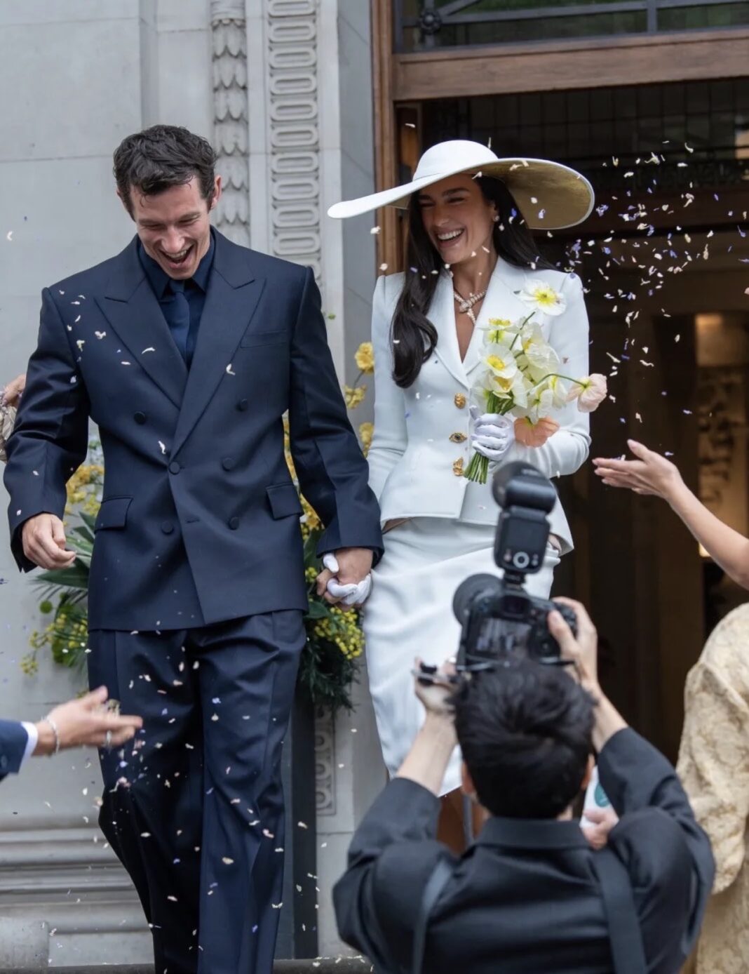 Martohen Dua Lipa dhe Callum Turner
