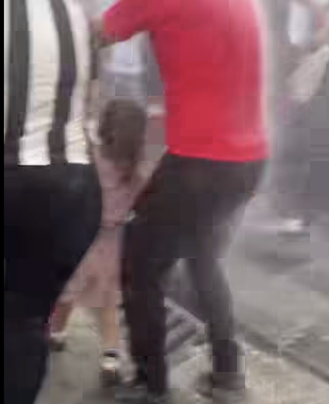 Policia hodhi ujë mbi fëmijët në protestë, reagon Kiara Tito: Qytetarët meritojnë të dëgjohen dhe të respektohen
